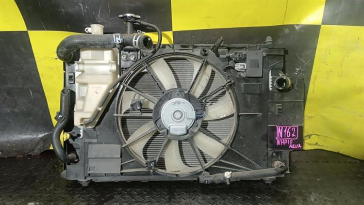 Радиатор основной Тойота Аква в Минусинске 116562