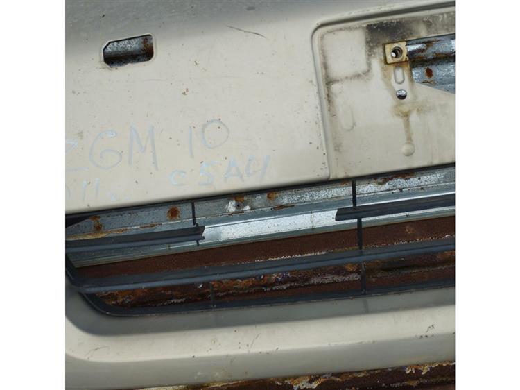 Решетка радиатора Тойота Исис в Минусинске 91579